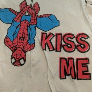 Kiss Me Spiderman T-shirt